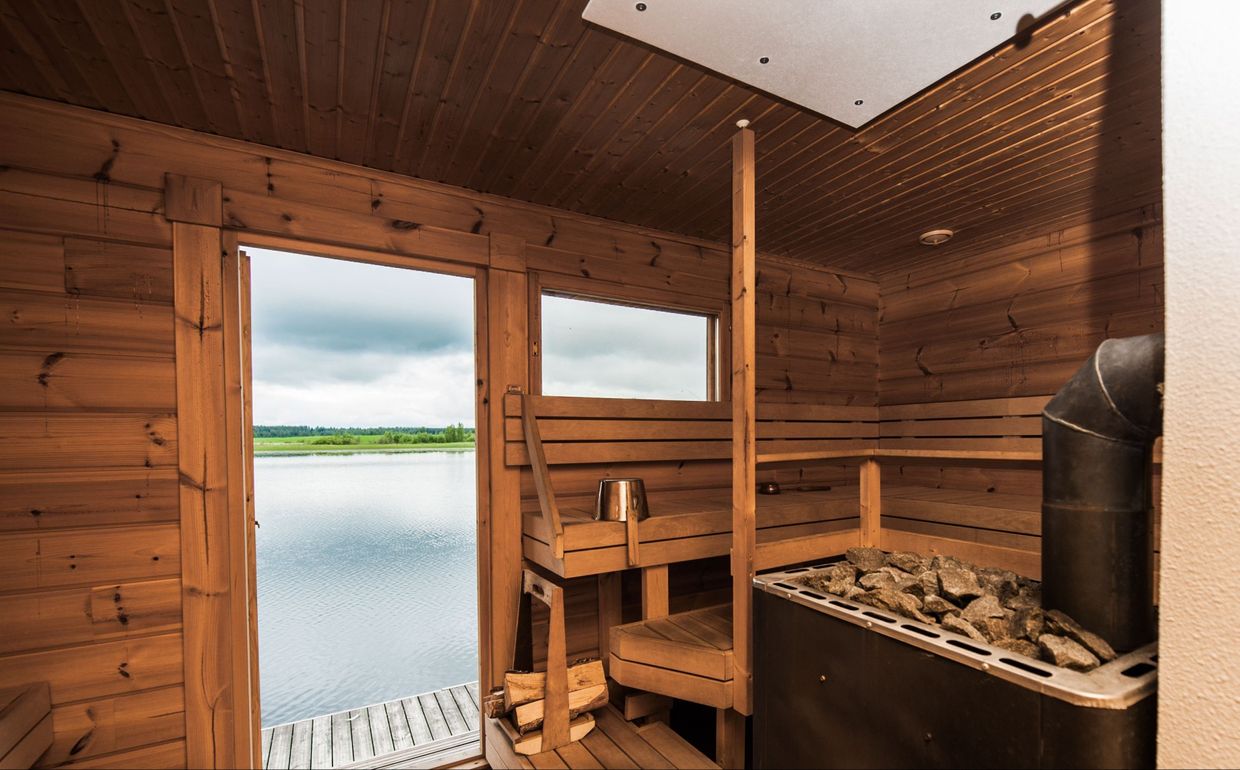 Uiskolan Kelluva sauna, Saunamaailma Hämeenlinna